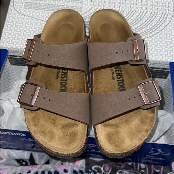 Birkenstock Shoes - LIKE NEW Birkenstock Arizona sandals - size 36